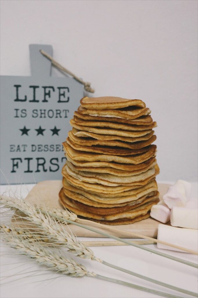 Pancakes nappés de beurre fondu et de sirop
